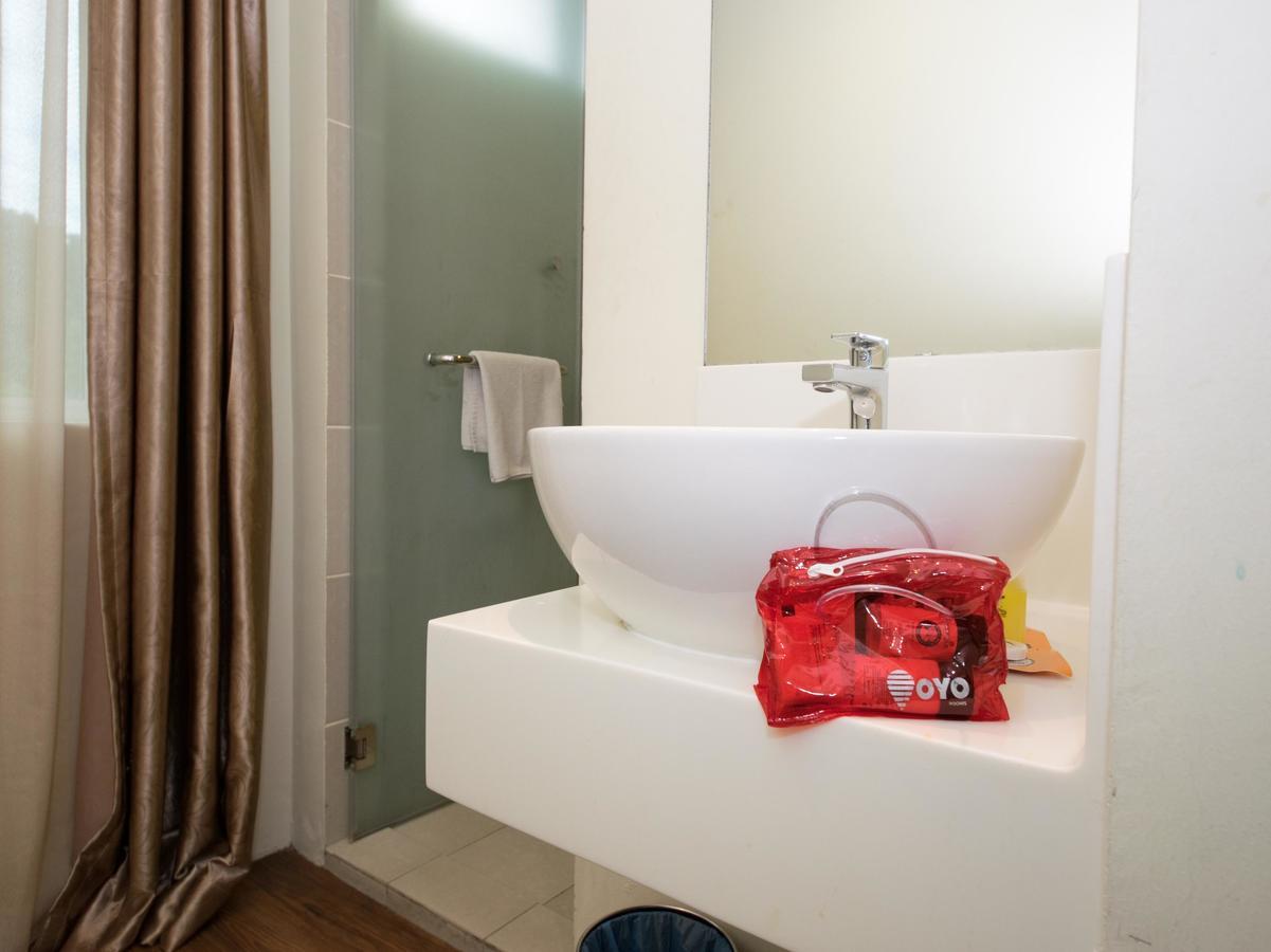Oyo 114 Sandpiper Hotel Kuala Lumpur Bagian luar foto