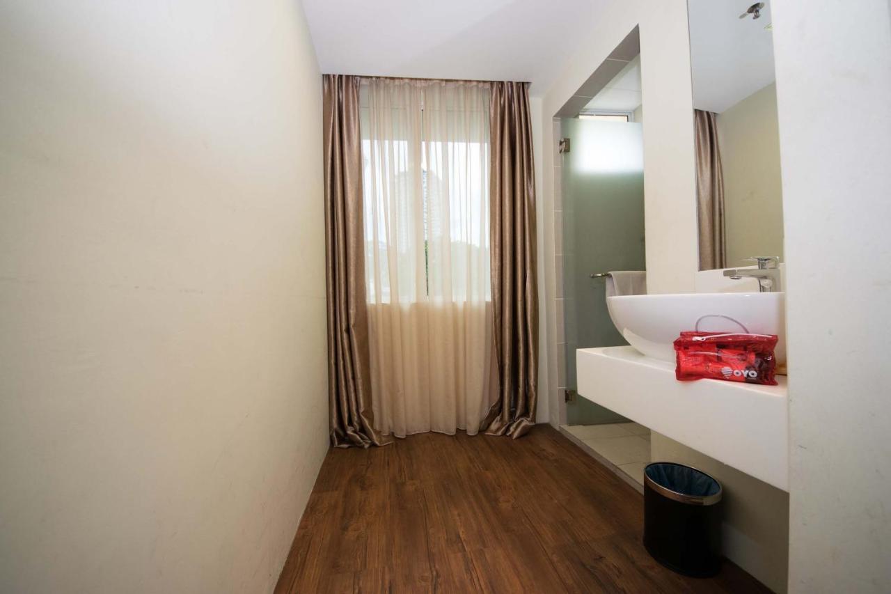 Oyo 114 Sandpiper Hotel Kuala Lumpur Bagian luar foto